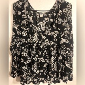 XL black and white flowers long sleeve blouse!!